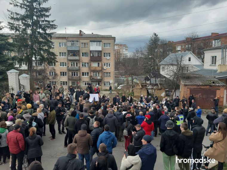 Акція з "блокадою" храму МП і розповідь військового про побиття: що відбувається у Хмельницькому (відео, фото)