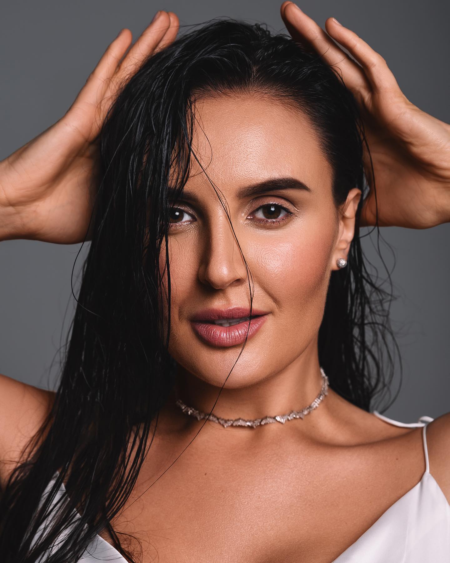 Не без допомоги Януковича. Українська співачка зізналась, як заробила на квартиру у 18 років