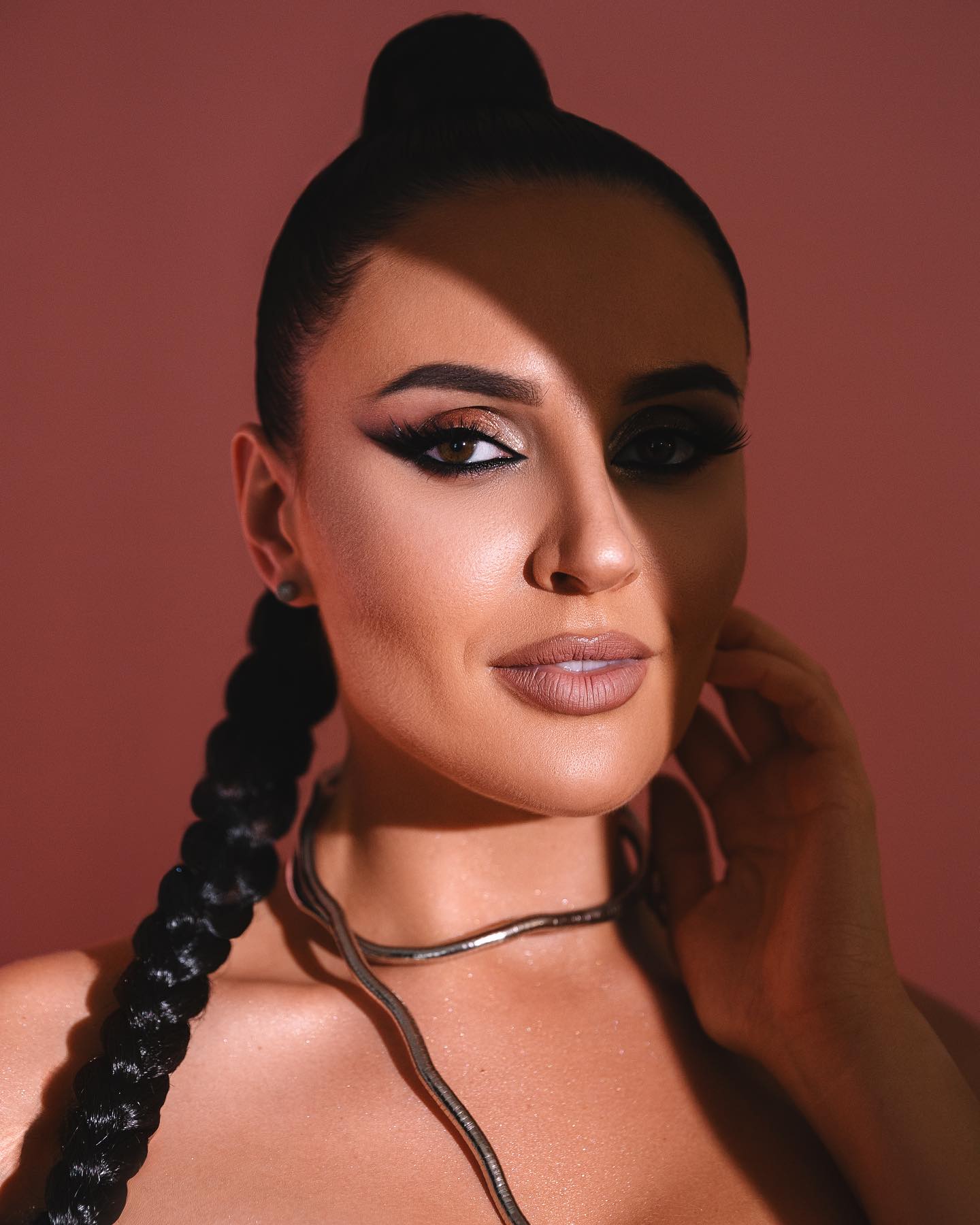 Не без допомоги Януковича. Українська співачка зізналась, як заробила на квартиру у 18 років