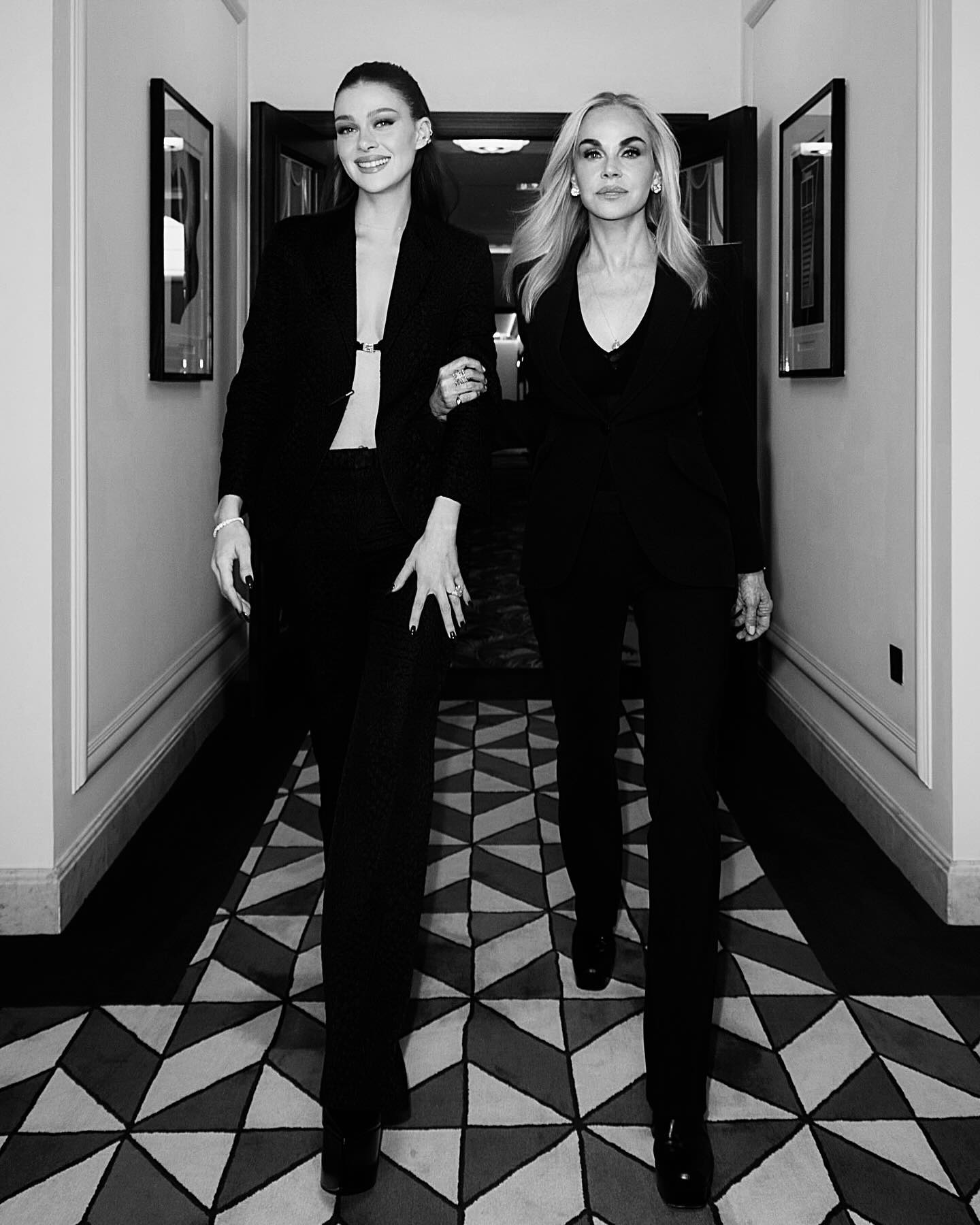 Невістка Бекхемів Нікола Пельтц показала, як схожа на свою маму (фото)