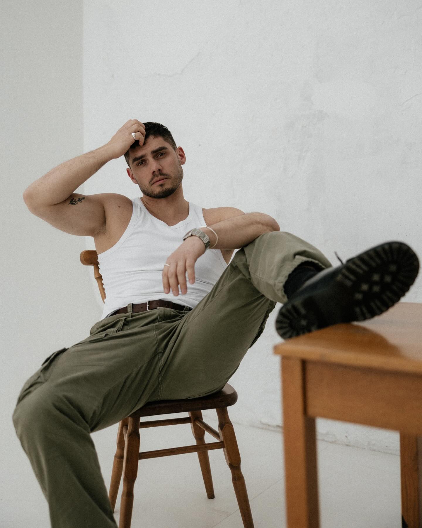 Популярний український телеведучий показав брутальний образ (фото)