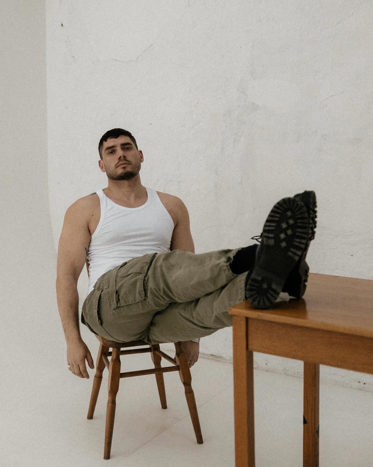 Популярний український телеведучий показав брутальний образ (фото)