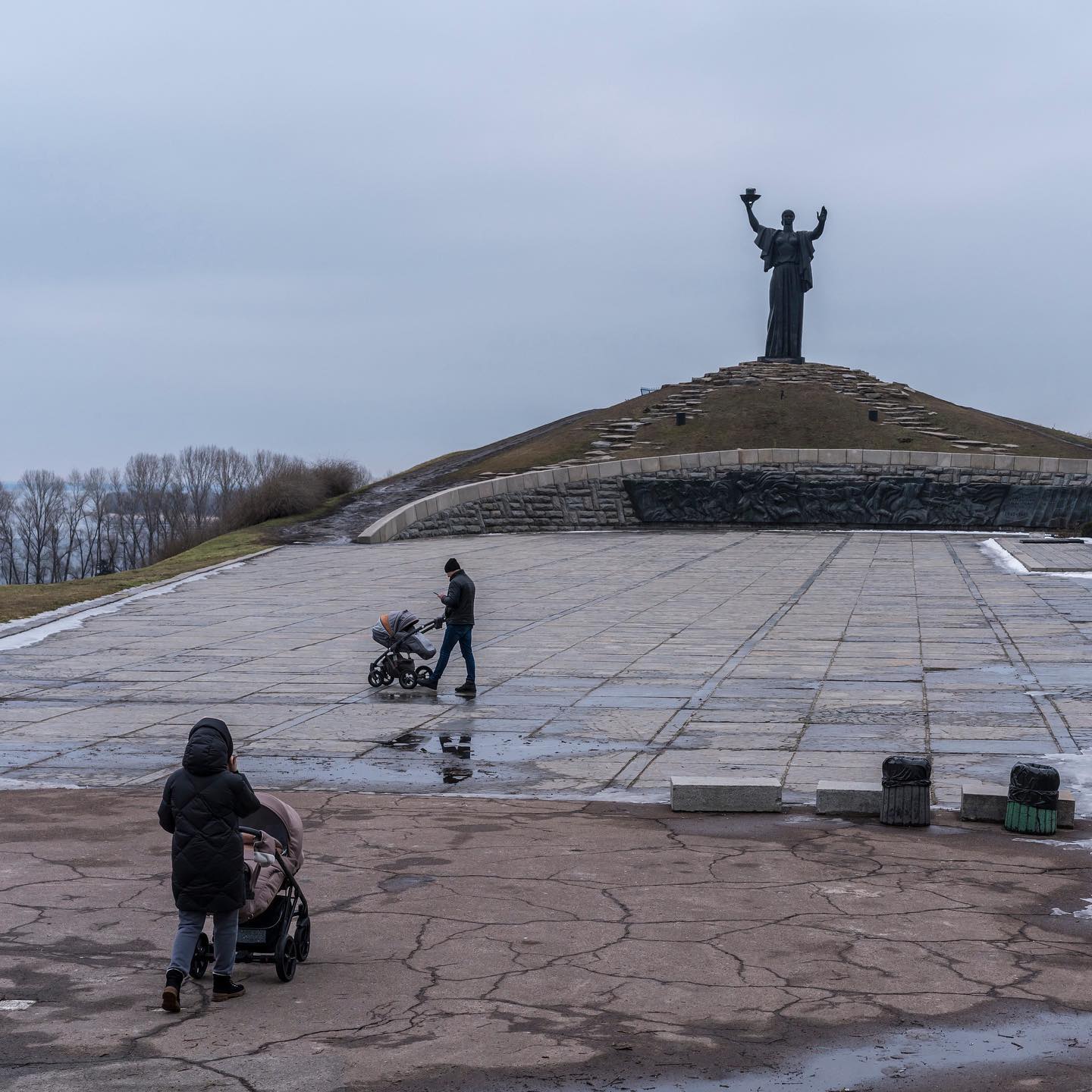 Фотопроект The New York Times о том, как живут украинцы на фоне агрессии РФ. Без скандала не обошлось