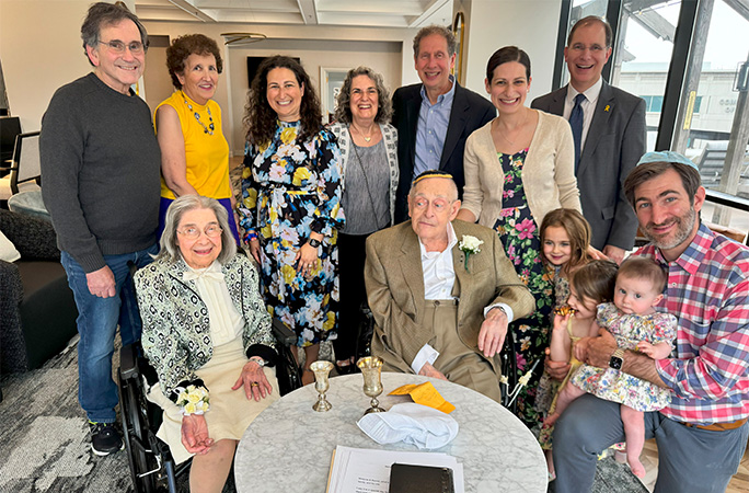 Найстарші у світі молодята зустрілися та закохалися в будинку престарілих: їм на двох 202 роки