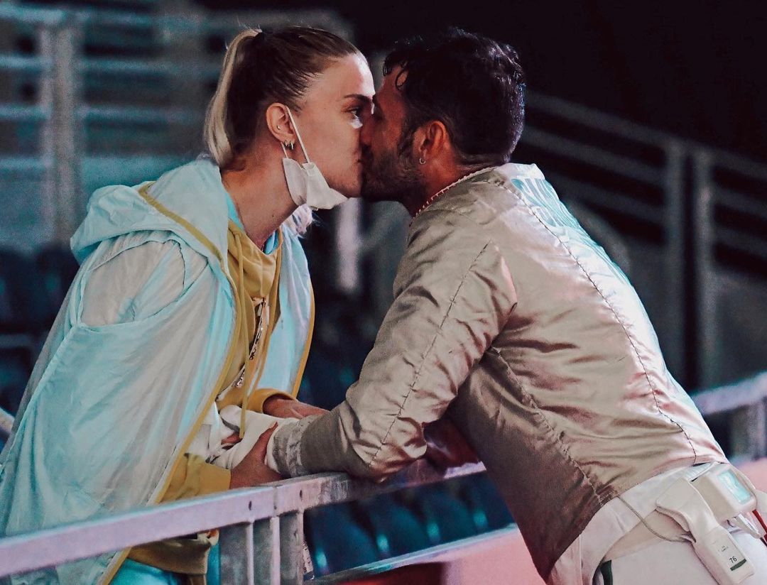 Батьки олімпійської чемпіонки Ольги Харлан вже п'ять місяців ночують у підвалі: їхати відмовилися