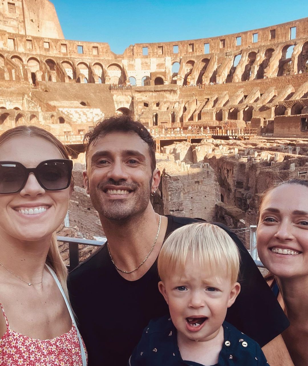 Батьки олімпійської чемпіонки Ольги Харлан вже п'ять місяців ночують у підвалі: їхати відмовилися