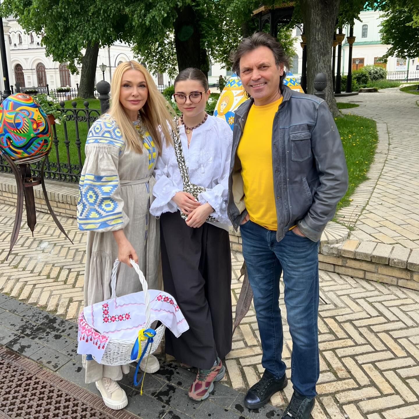 Вышиванки и не только. В каких нарядах украинские знаменитости встречают Пасху (фото)