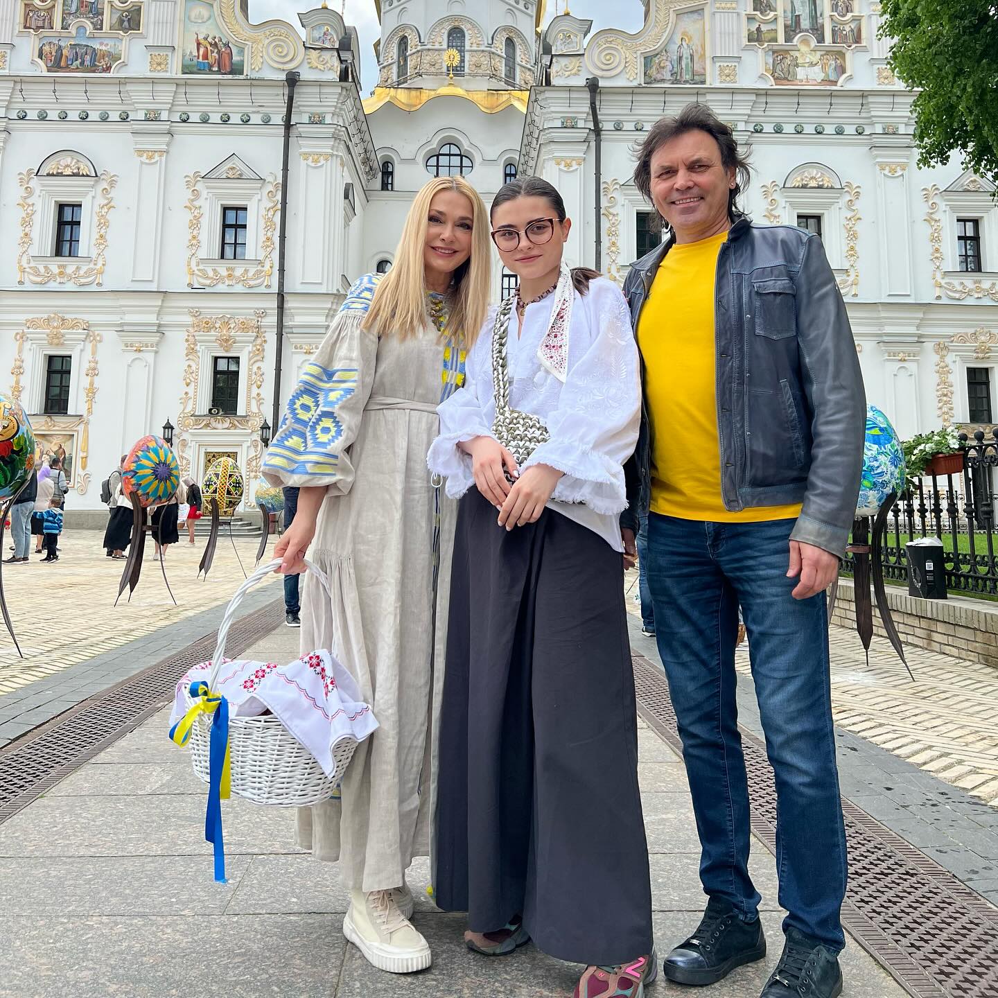 Вышиванки и не только. В каких нарядах украинские знаменитости встречают Пасху (фото)