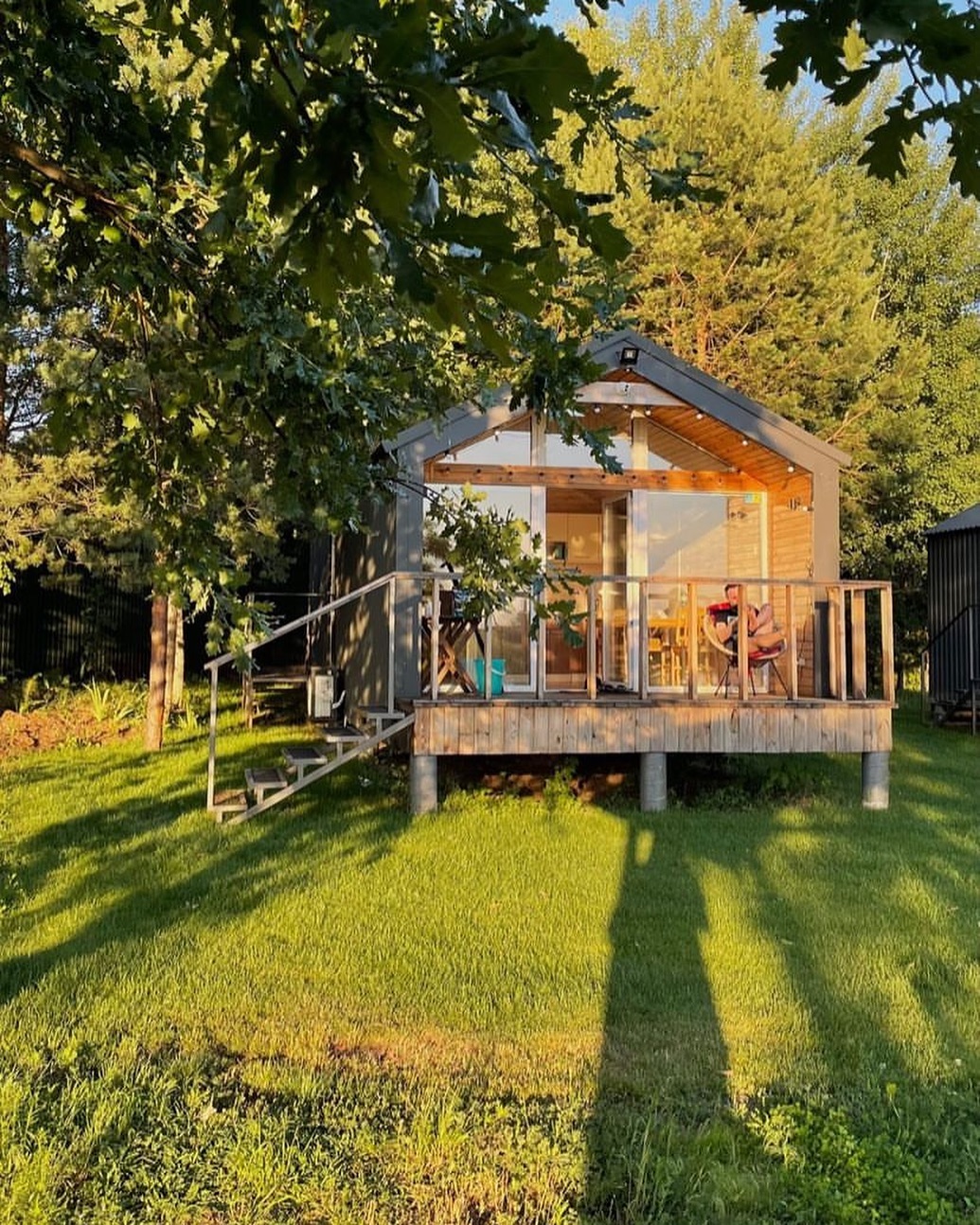 10 заміських будинків і комплексів для відпочинку під Києвом: скільки коштує оренда та як дістатися