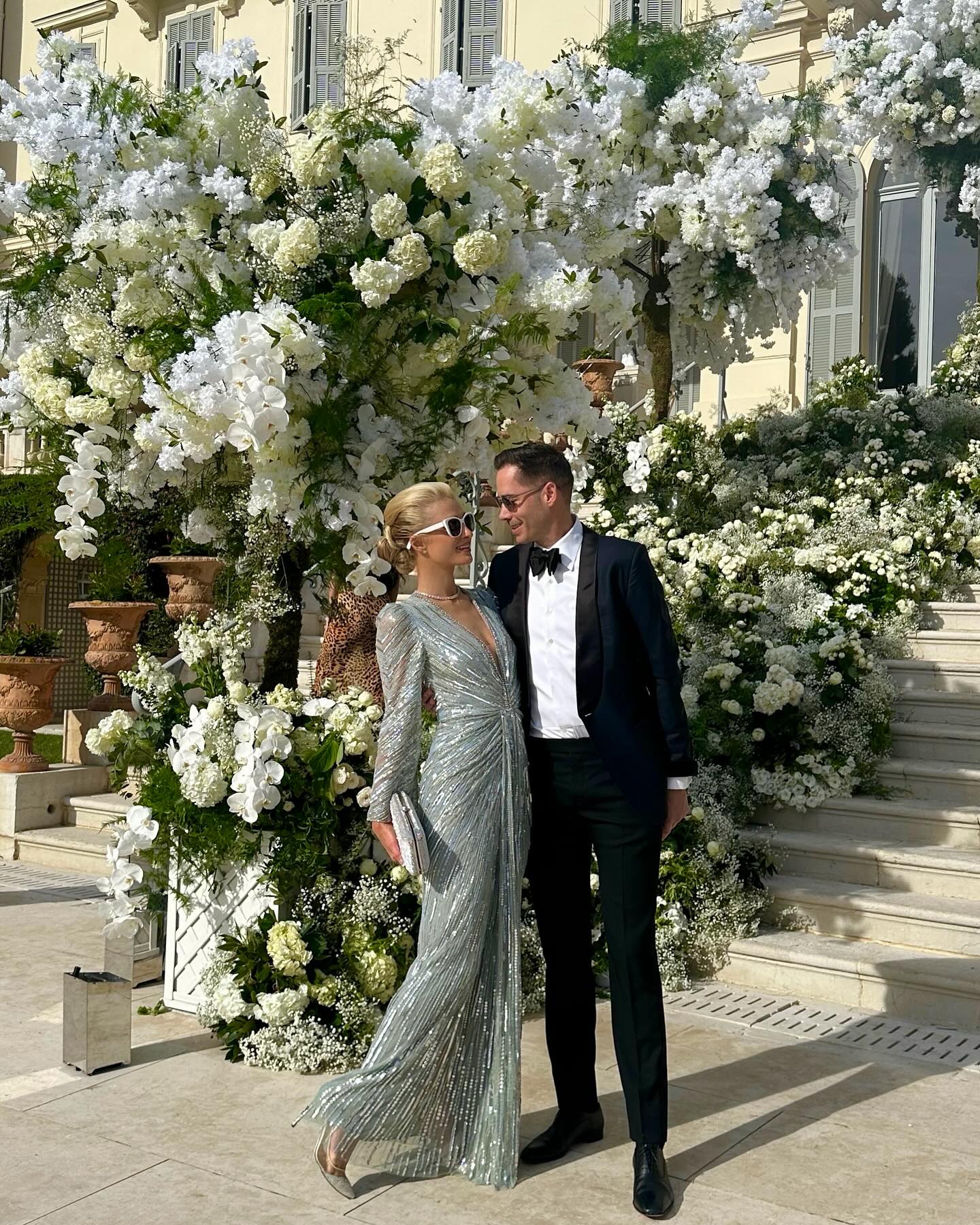 Пэрис Хилтон трогательно обратилась к мужу и показала нежные поцелуи: что за повод (фото)