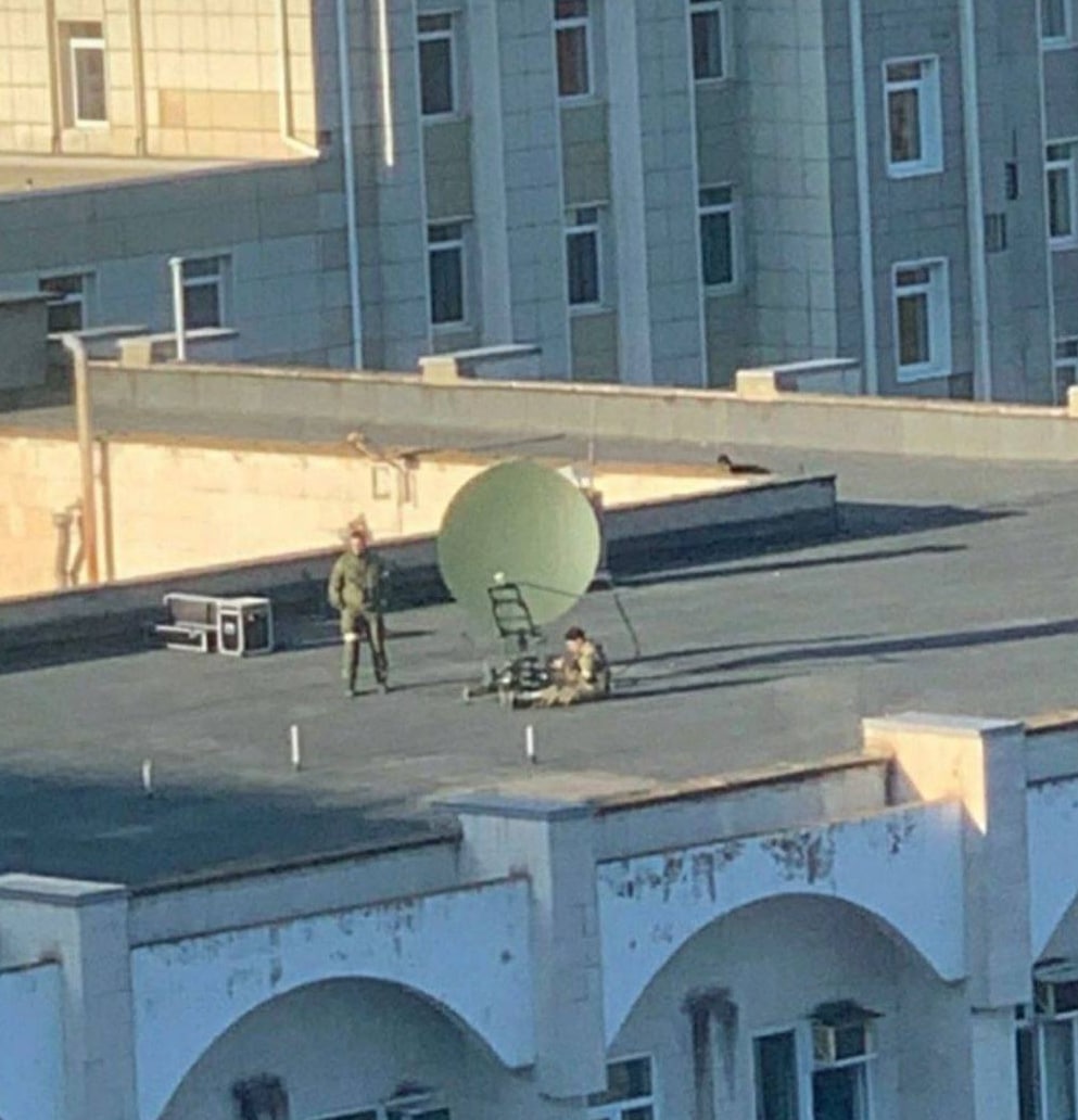 В Энергодаре оккупанты установили спутниковую тарелку, чтобы проводить агитацию