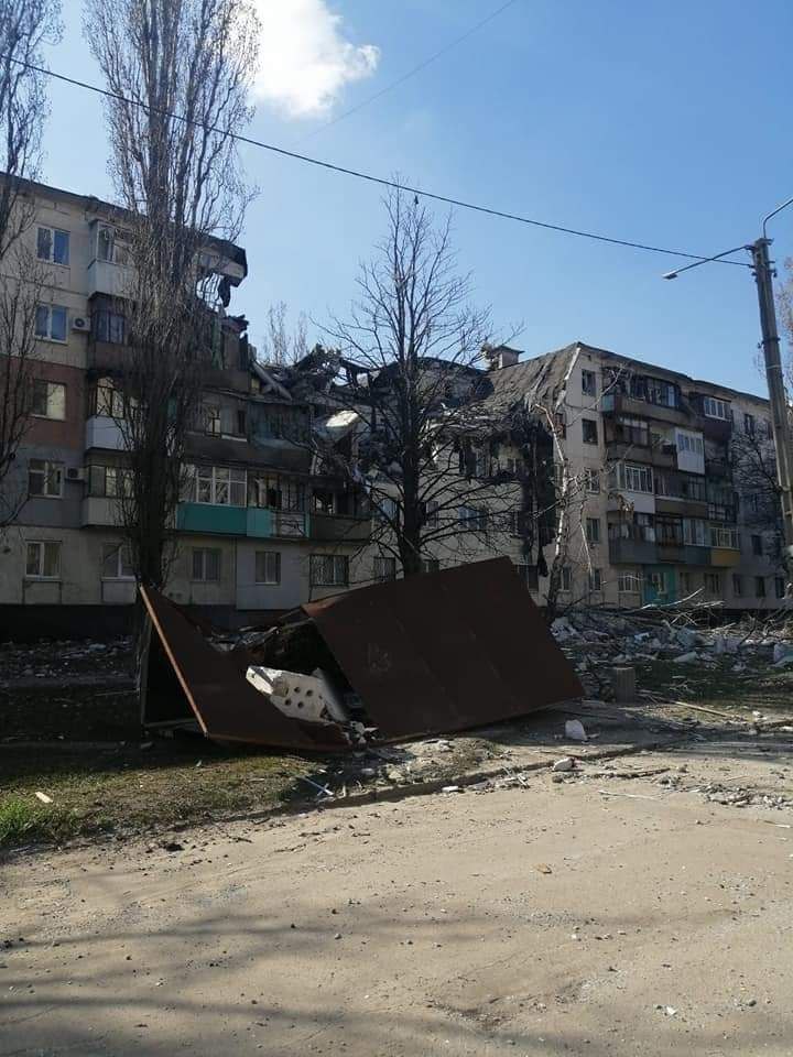 Оккупанты обстреляли дом в Лисичанске: погибла женщина