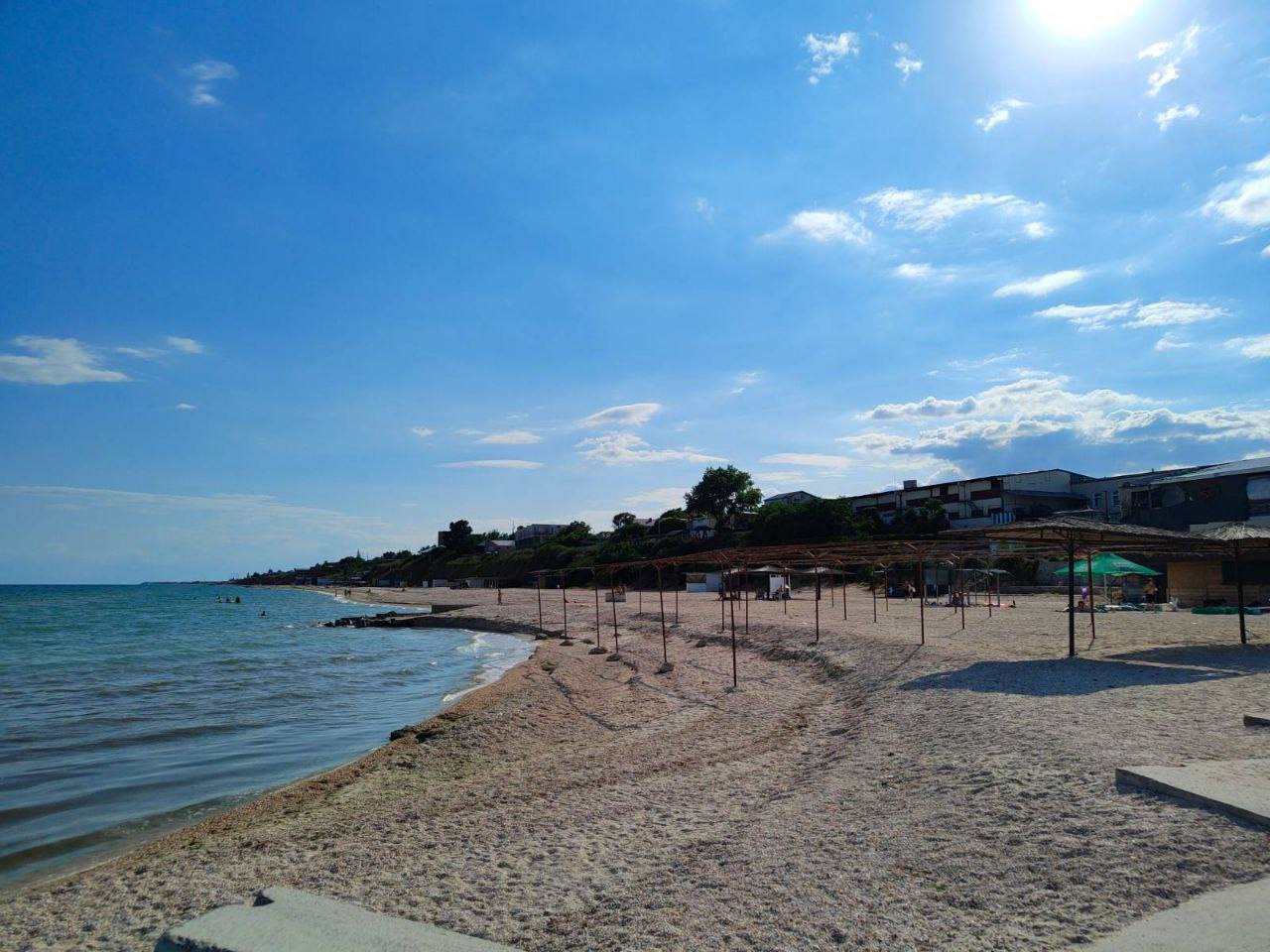 Превращается в болото: жители Кирилловки показали состояние Азовского моря