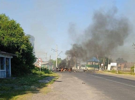 Военный автомобиль с боекомплектом загорелся в Полтавской области, продолжается детонация