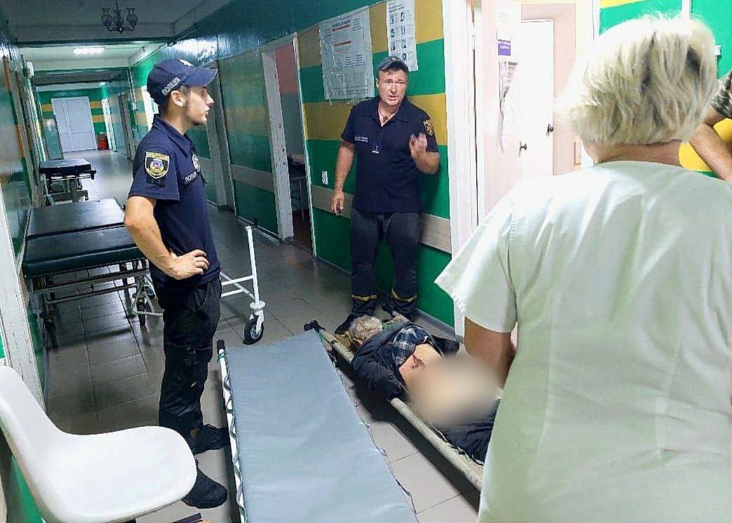 Четыре дня находился в трясине: невероятная история спасения пенсионера в Киевской области (фото)