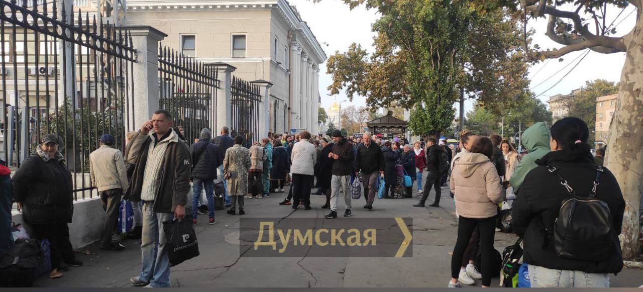 В Одессе закрыли вокзал: сотни пассажиров не знают, что делать (фото)