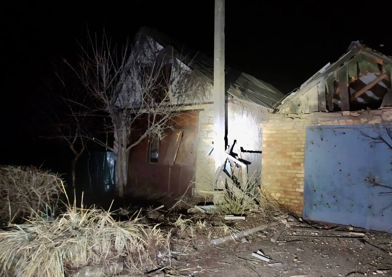 Війська РФ вночі обстріляли Нікополь з "Градів": пошкоджені будинки та ЛЕП