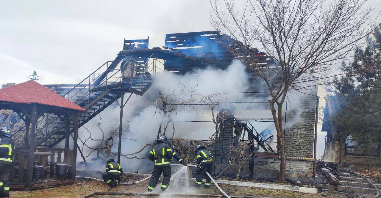 У Бердянську сталася пожежа на базі відпочинку. Там окупанти облаштували шпиталь