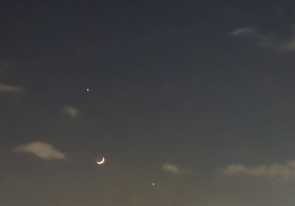 Украинцы наблюдали редкое астрономическое явление: зрелищные фото "парада планет"