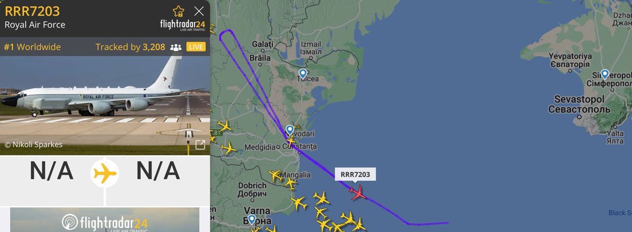 У побережья Черного моря зафиксирован третий разведывательный самолет НАТО