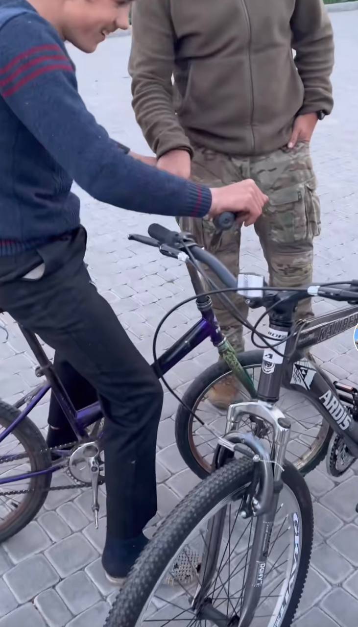 Украинские военные сделали подростку подарок мечты: трогательное видео