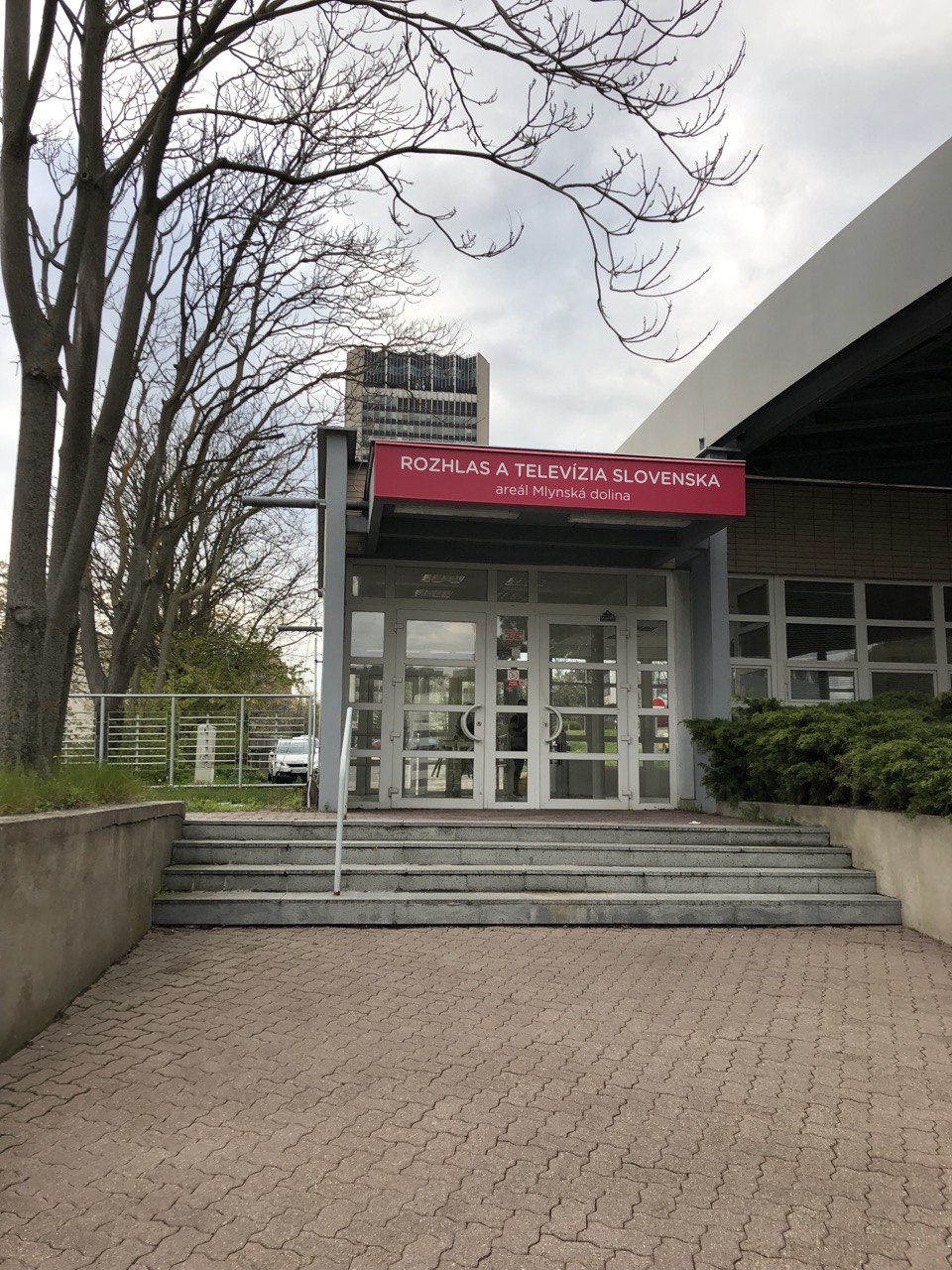 Низкие зарплаты и "ненужные" дипломы. Почему украинцам сложно найти работу за границей