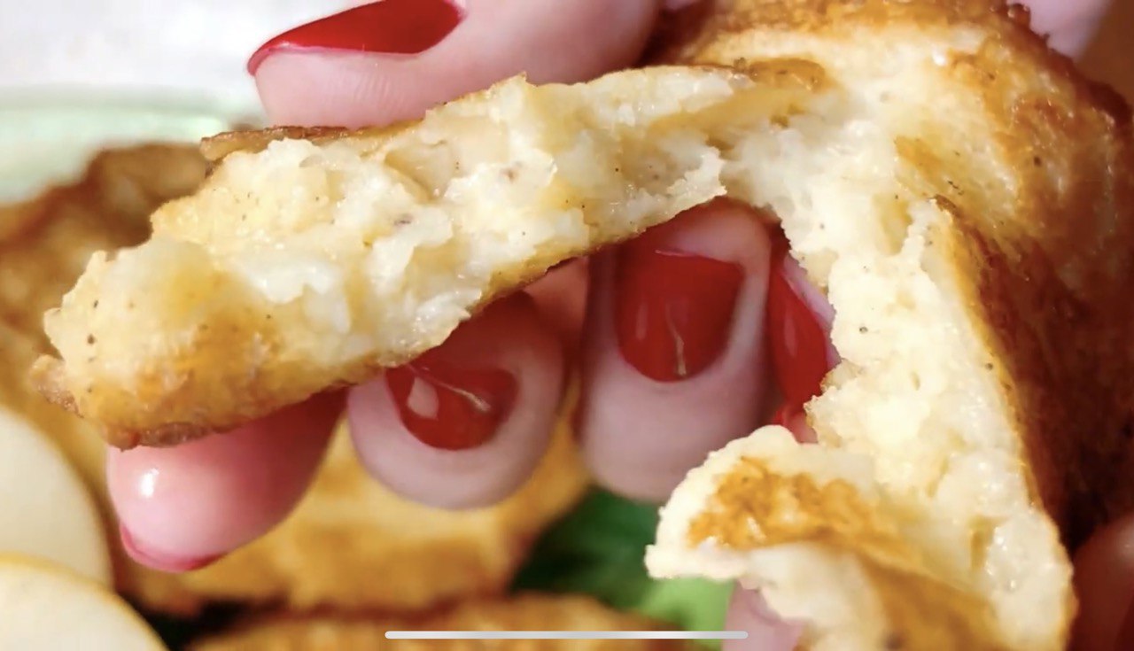 Чудовий варіант для сніданку: як швидко приготувати смачні солодкі деруни