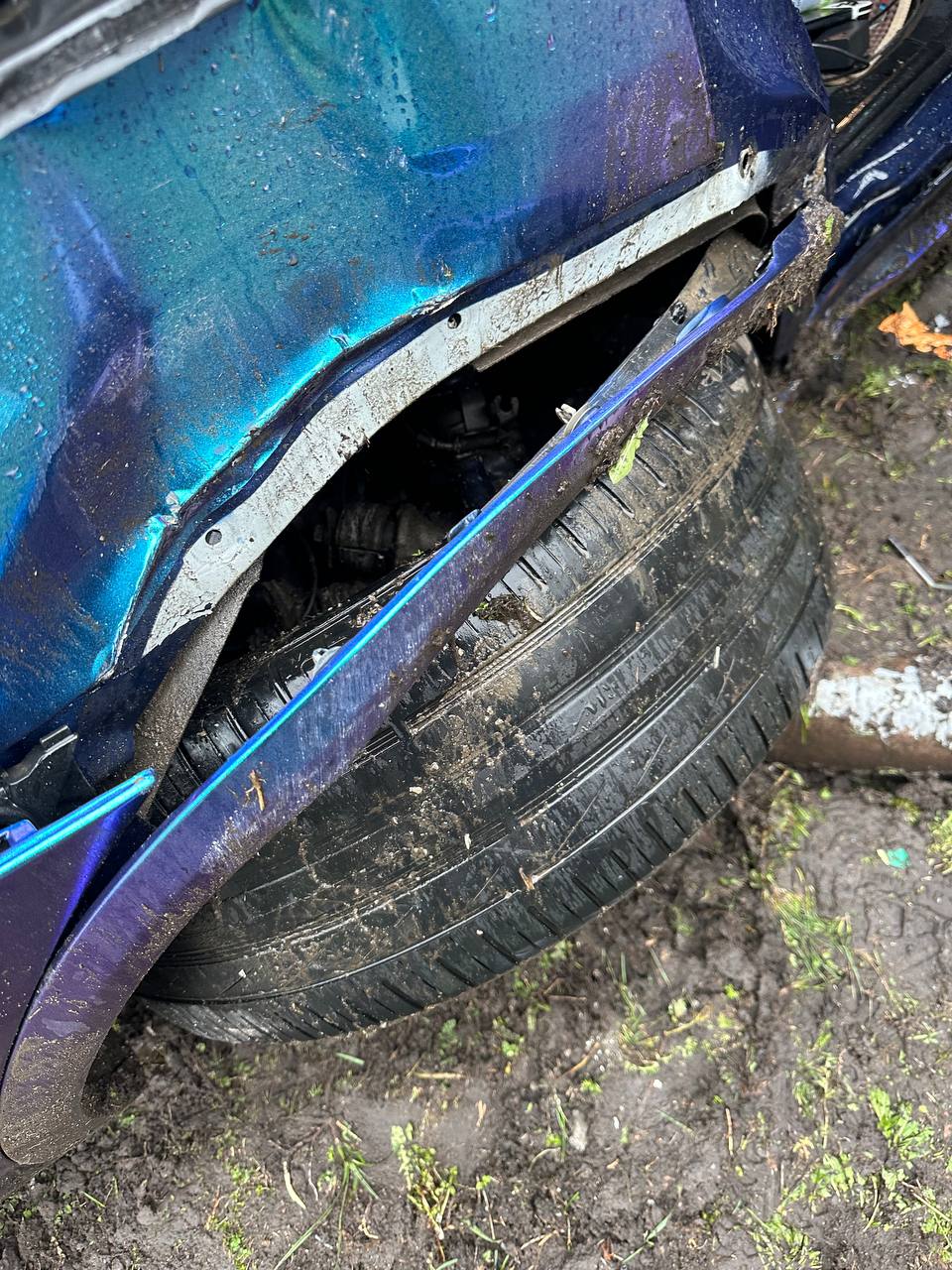 Известный украинский блогер попал в жесткую аварию: фото с места происшествия