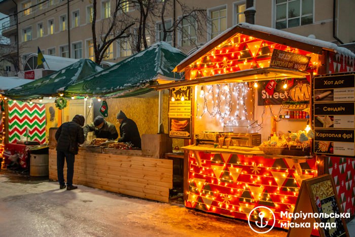 В сети показали новогодние фото Мариуполя до оккупации: "Веселка", огоньки и радость