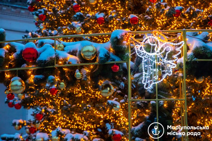 В сети показали новогодние фото Мариуполя до оккупации: "Веселка", огоньки и радость