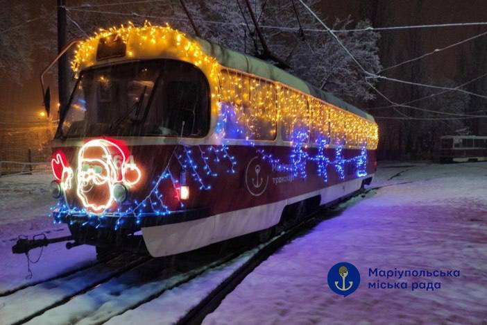 В сети показали новогодние фото Мариуполя до оккупации: "Веселка", огоньки и радость