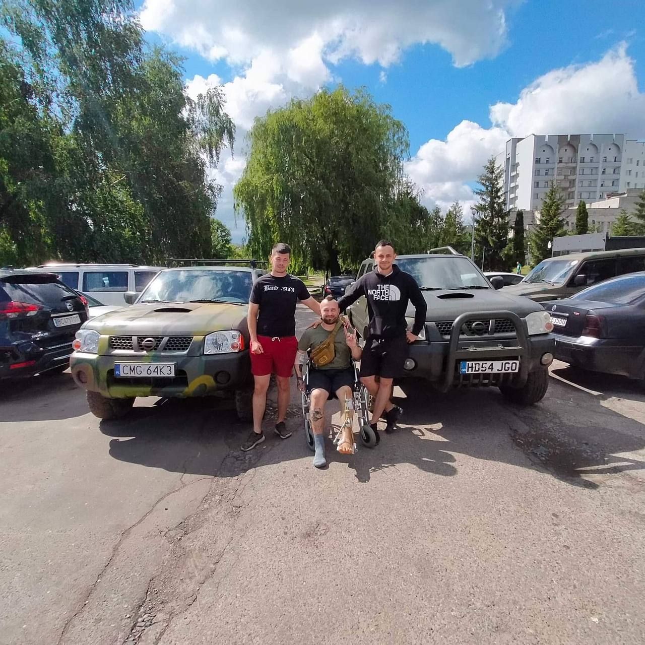 "Росія хоче, щоб ми всі покинули рідну країну і забули свою історію". Доброволець ЗСУ дивом вижив після поранення