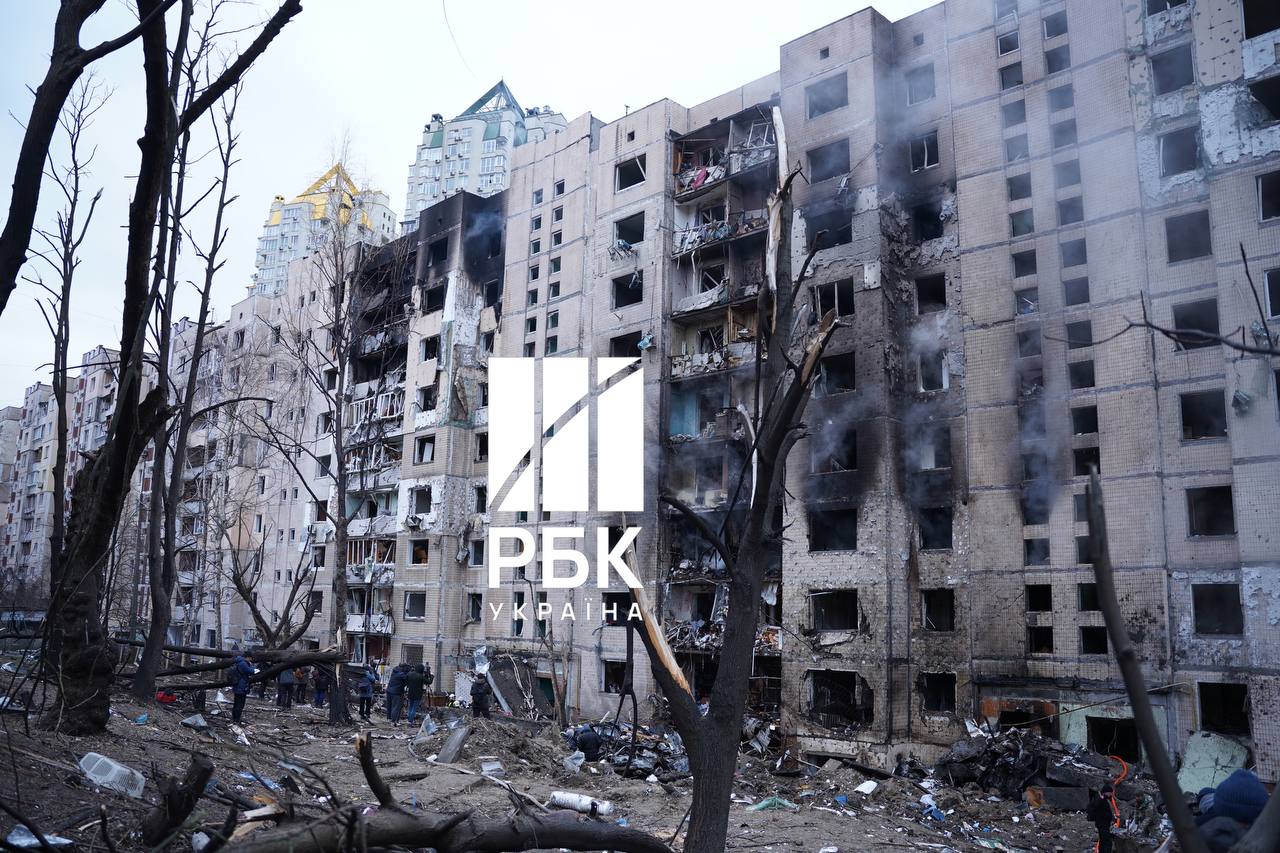 Как выглядит наиболее пострадавший от ракетной атаки район Киева: фоторепортаж