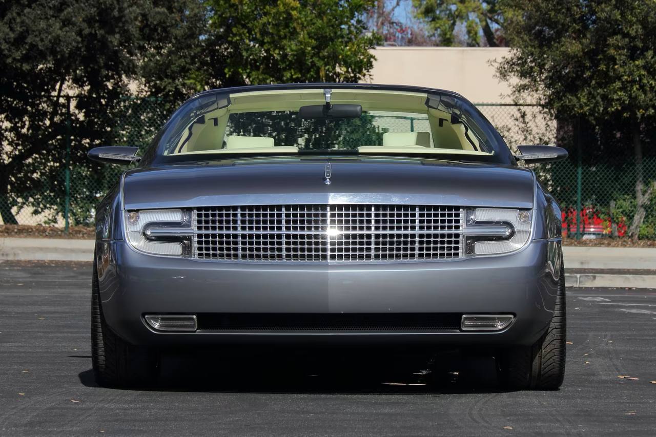 Єдиний екземпляр: на продаж виставили унікальний кабріолет від Ford (фото)