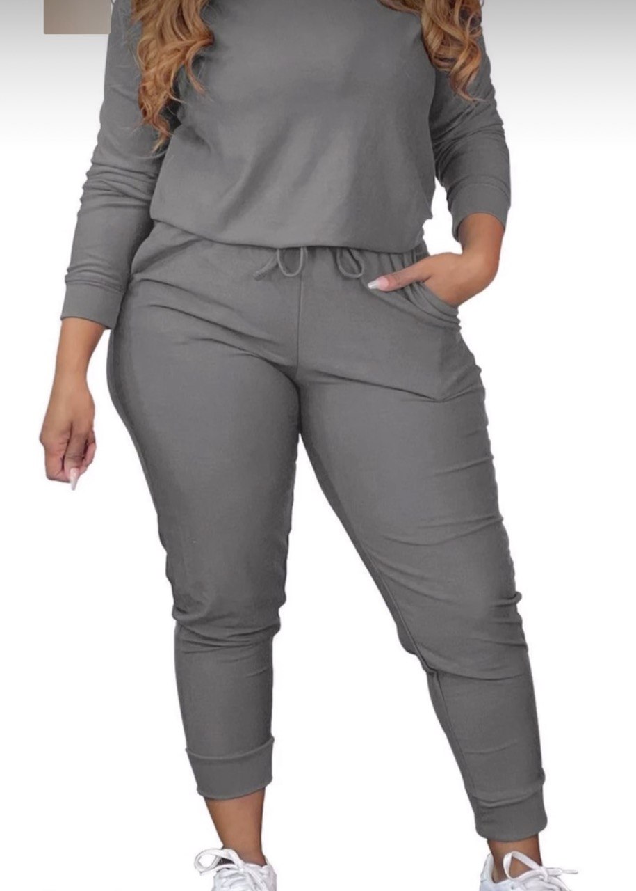 Стиліст назвала 5 речей, які потрібно викинути з гардероба