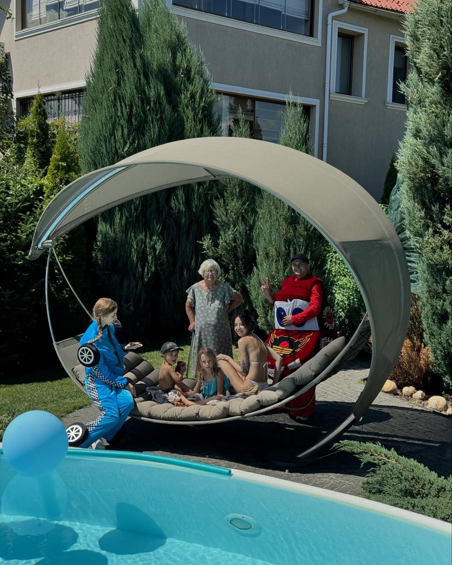 Муж Дорофеевой поздравил сына с днем рождения и показал семейные фото: певица отреагировала