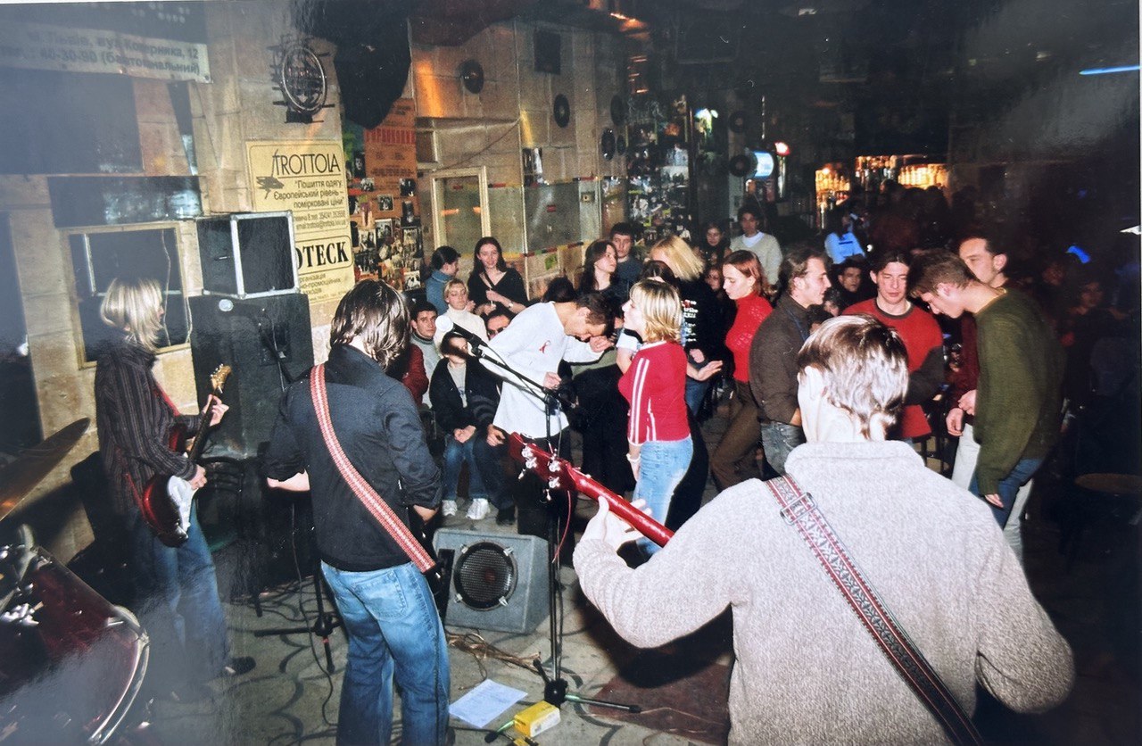 "Мелодії та ритми спальних районів": культовий український гурт випустив альбом, який "пилився" 25 років