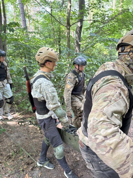 Оборонці столиці. Як під Києвом навчають стрілецькій справі та азам такмеду