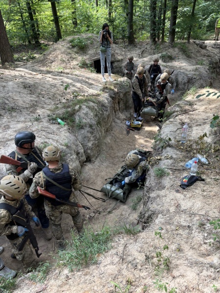 Оборонці столиці. Як під Києвом навчають стрілецькій справі та азам такмеду