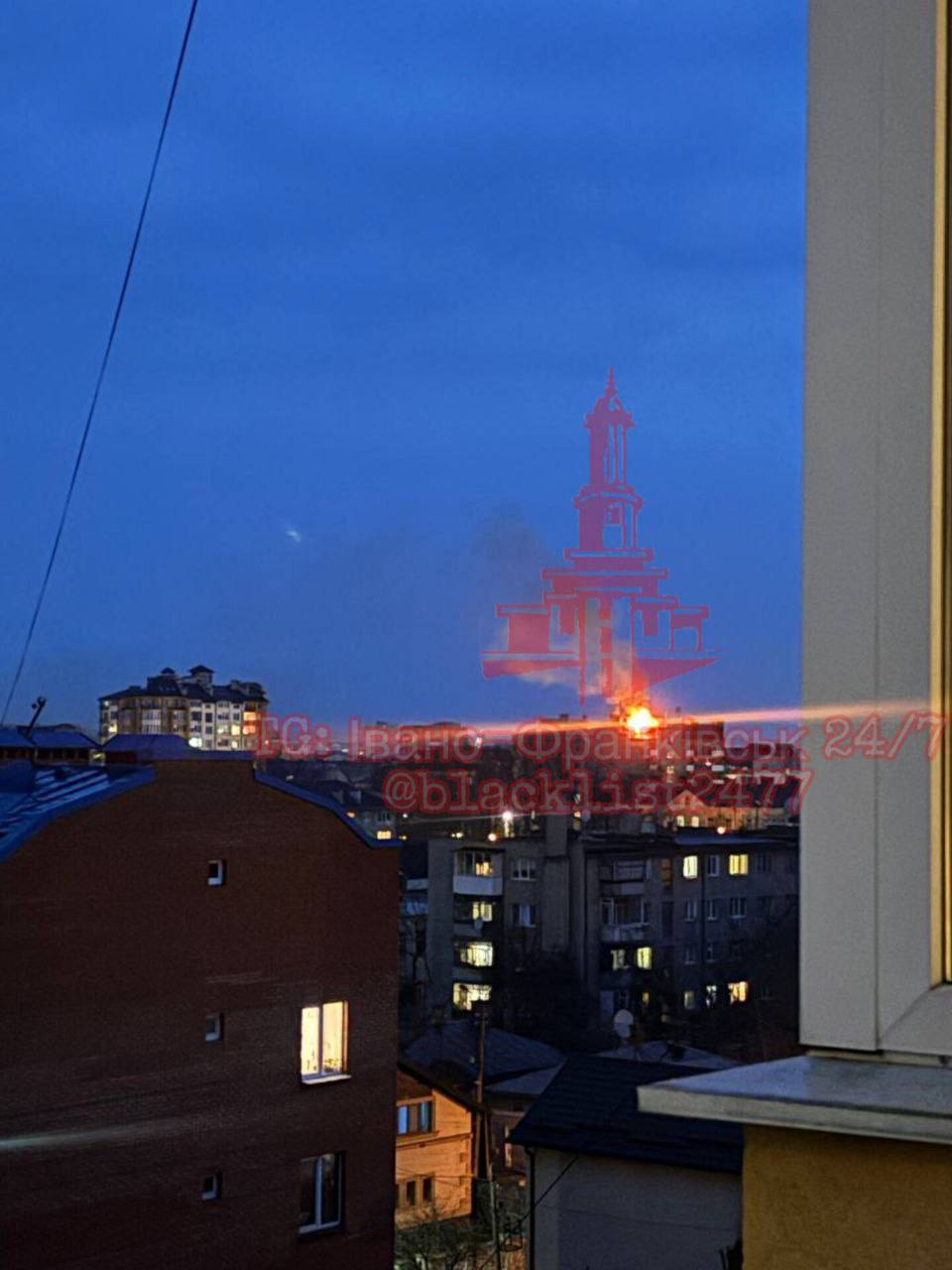 В Ивано-Франковске возле железнодорожного вокзала прогремели взрывы: что известно