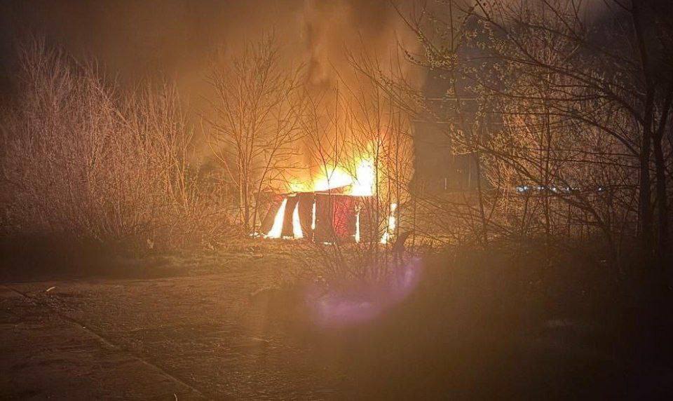 Кривой Рог атакован "Шахедами" после удара баллистикой: в городе пожары