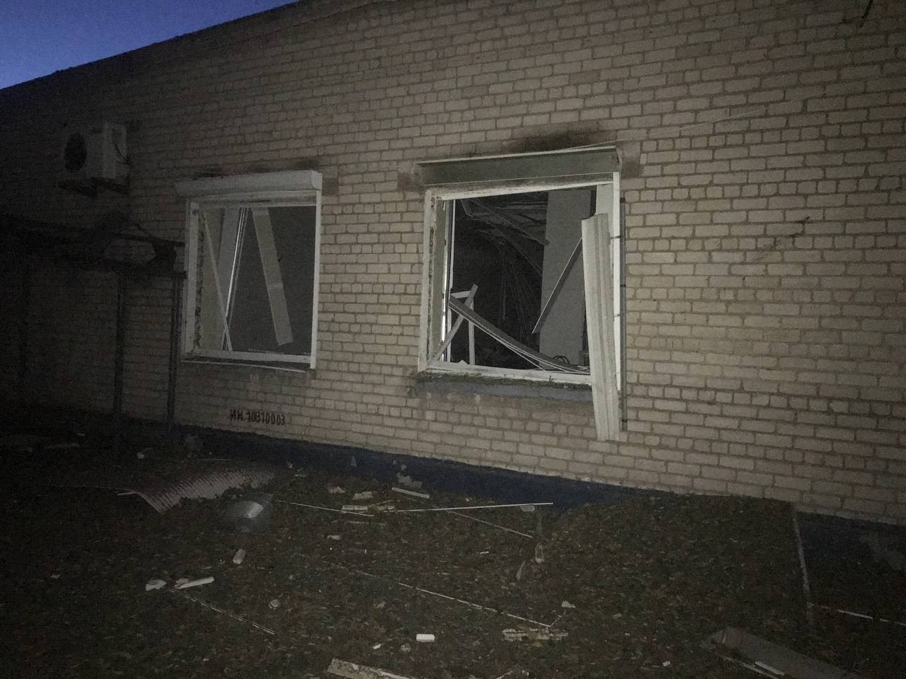 Окупанти випустили 10 ракет С-300 по Запоріжжю: в ОВА показали наслідки обстрілу