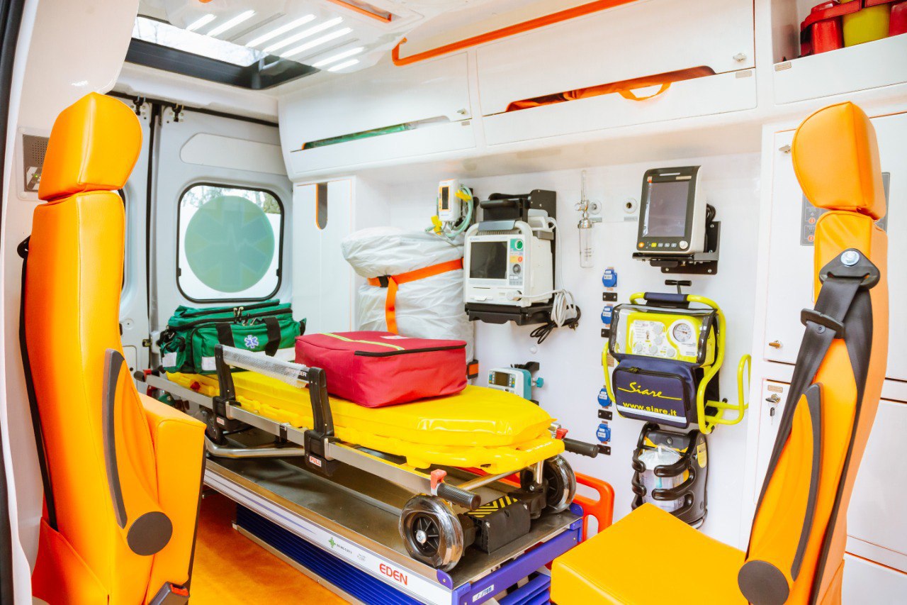 Эпицентр передал украинским медикам уже 50 реанимобиле