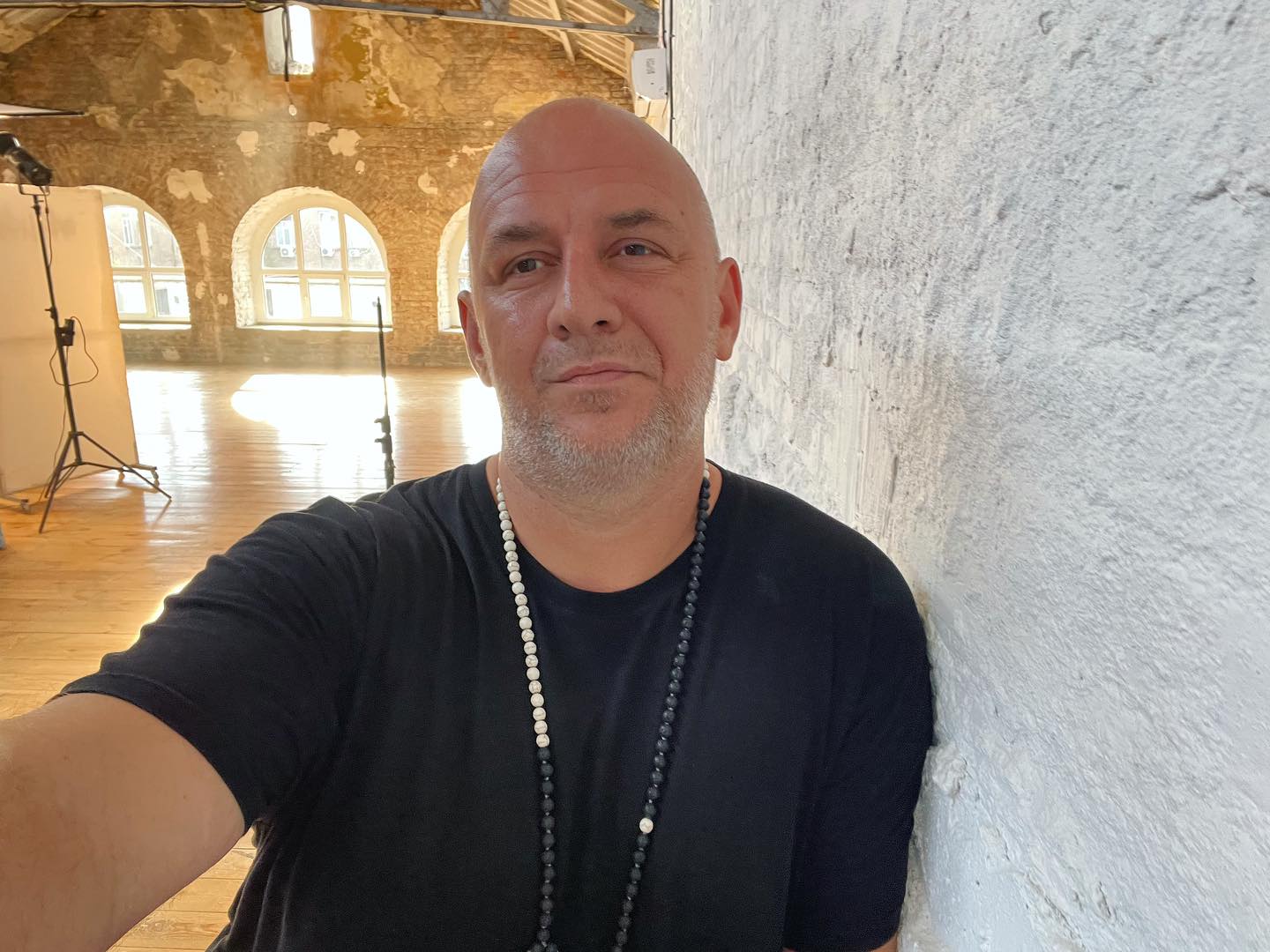 Потап отправился бизнес-классом в Дубай и снова нарвался на хейт: "Чего наших мужчин не выпускают"