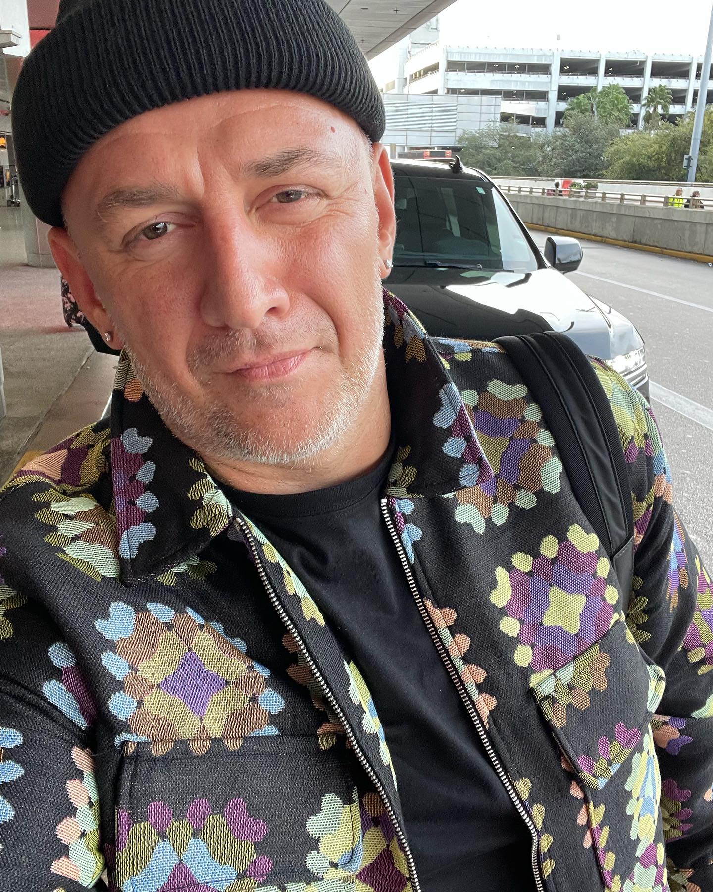 Потап отправился бизнес-классом в Дубай и снова нарвался на хейт: "Чего наших мужчин не выпускают"