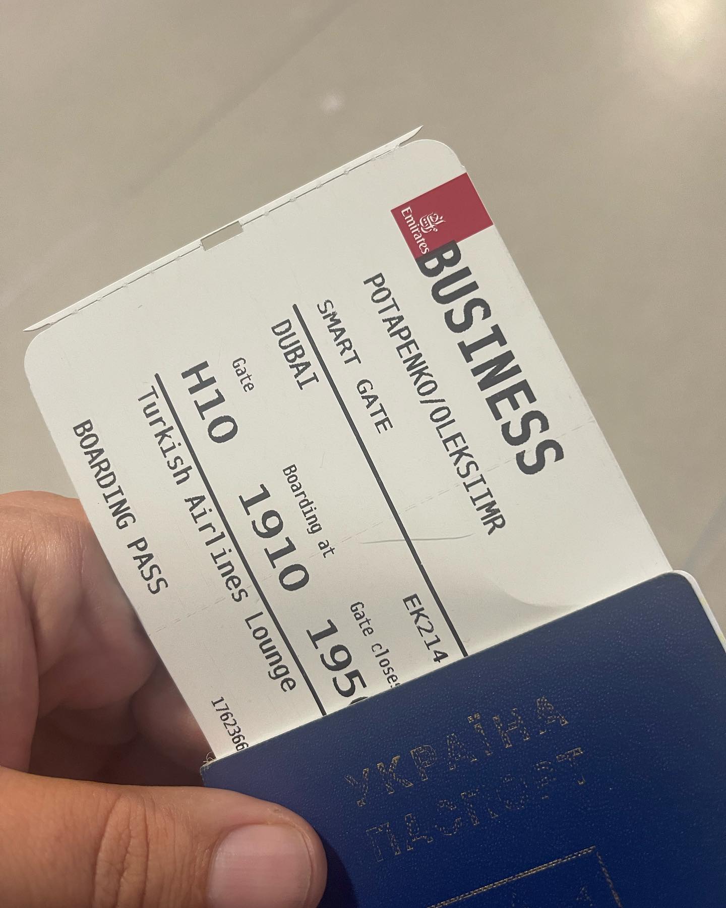 Потап отправился бизнес-классом в Дубай и снова нарвался на хейт: "Чего наших мужчин не выпускают"