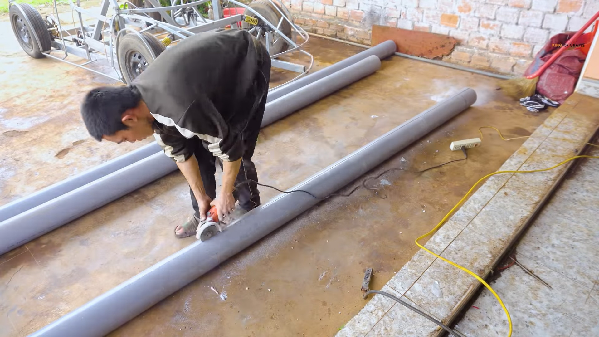 Из пластика и палок: вьетнамец построил копию суперкара Porsche из канализационных труб