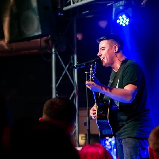 Продюсерка звинуватила відомого співака у порушенні авторських прав: "Я дозволу не давала"