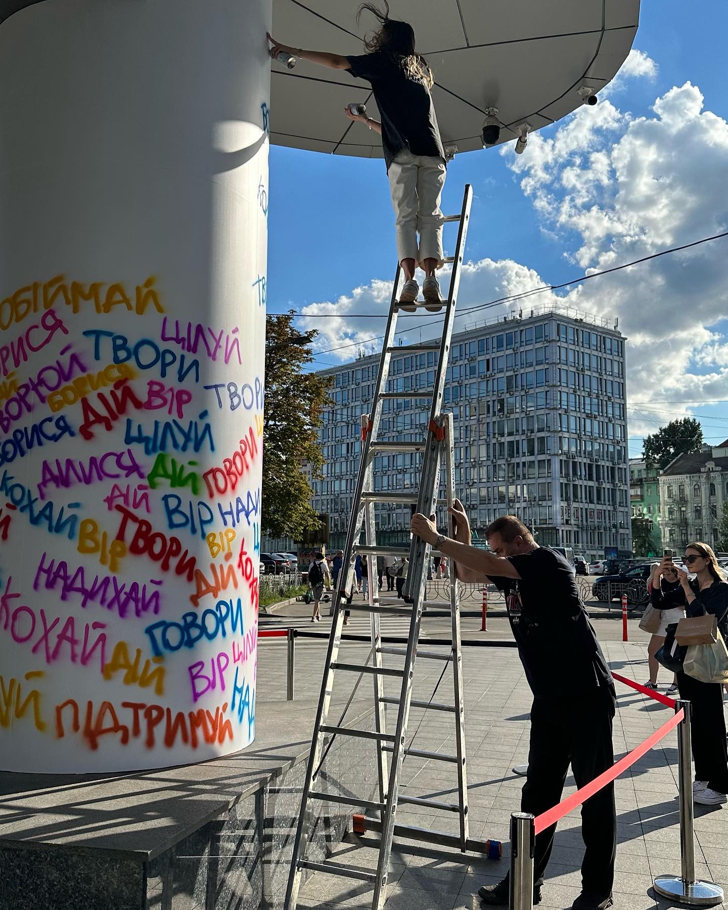 "Так рисует много людей": Морозюк высказалась об обвинении в плагиате известного художника