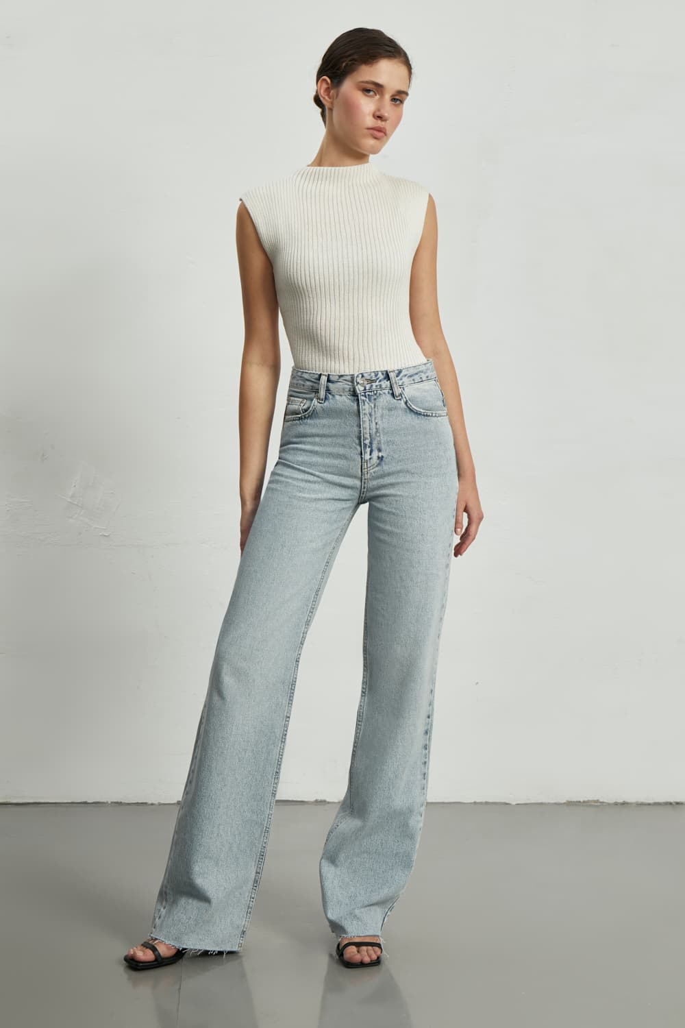 Как собрать базовый гардероб в 2025 году: must-have вещи для стильных образов от украинских брендов